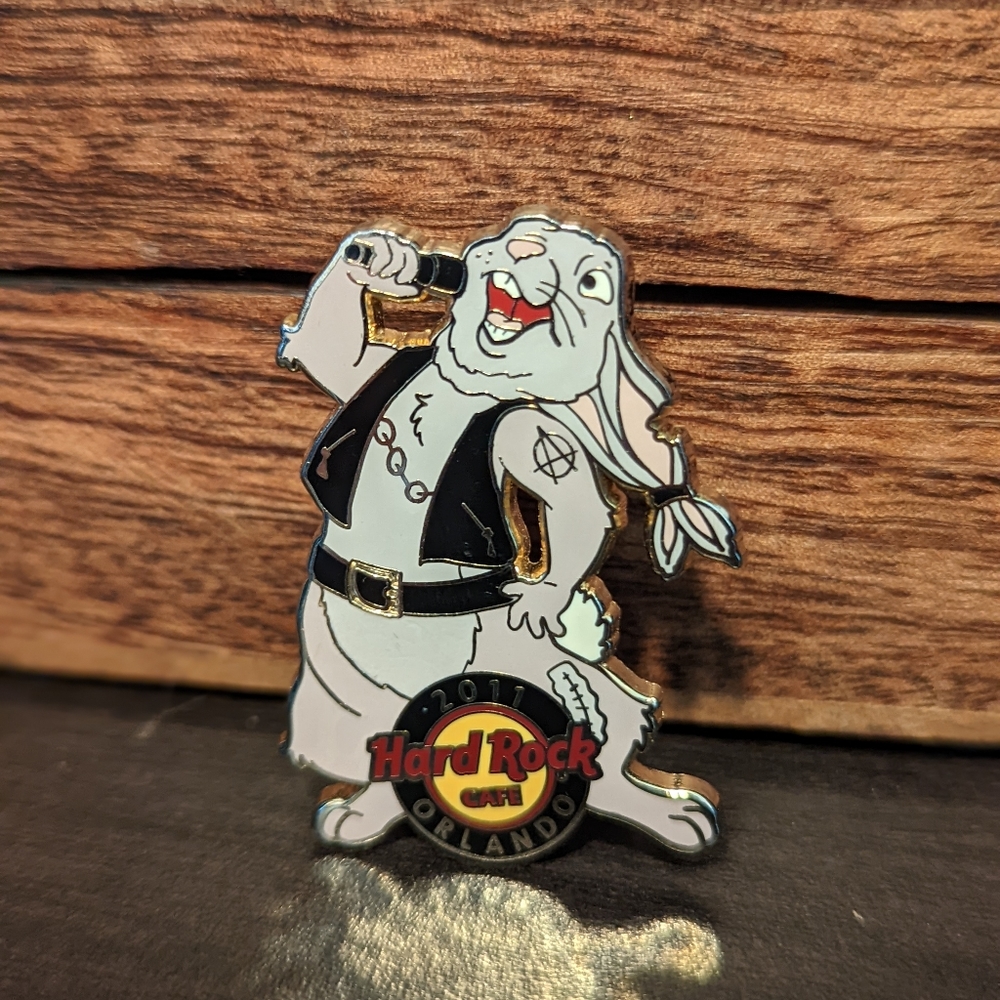 Hard Rock bunny pin